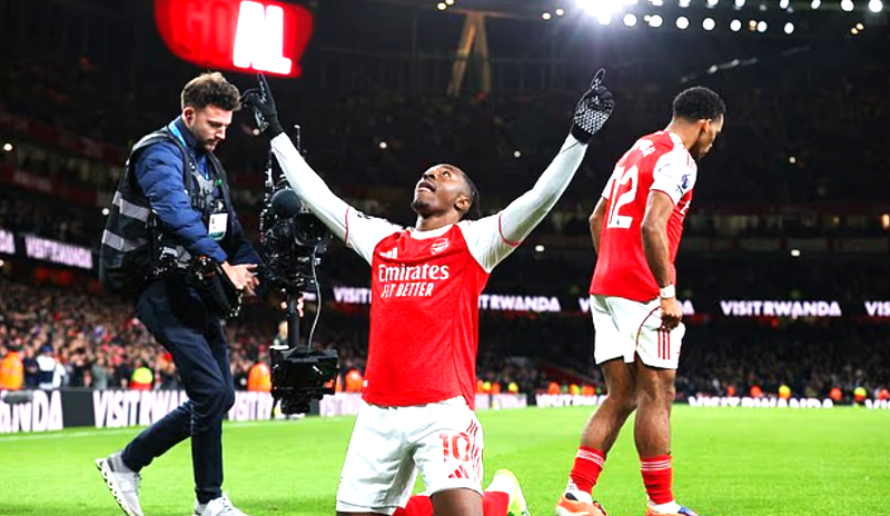 arsenal-dai-thang-tottenham-eze-bung-no-voi-cu-hat-trick-lich-su